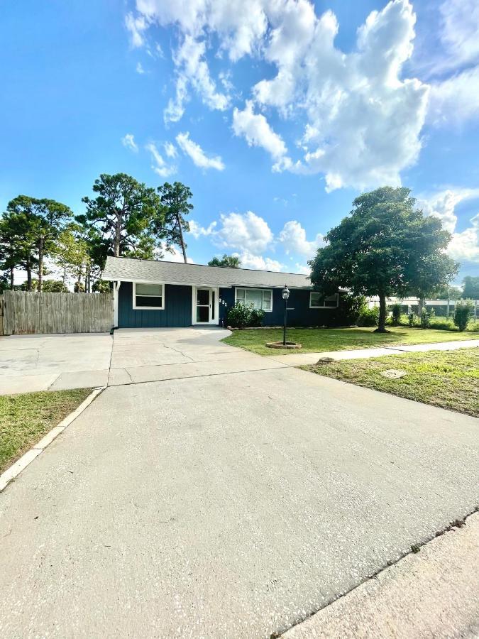 A Cozy Space Coast Retreat Titusville Exterior photo